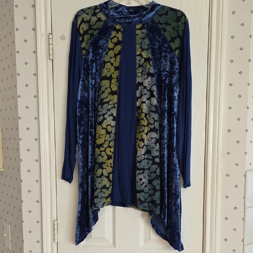 Brand New Logo/Lori Goldstein Mock Neck Blue Tunic. Size XL
